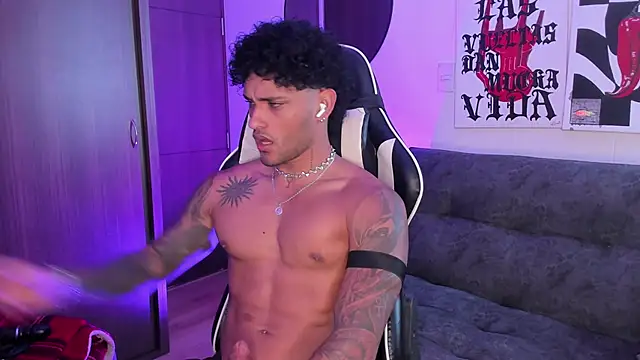 Alessandro Vanni online show from 04/26/26, 02:58