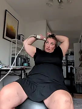 Snapshot of Canadian_BBW chatting on 10/16/25, 08:50 Canadian BBW online show from 10/16/25, 08:50