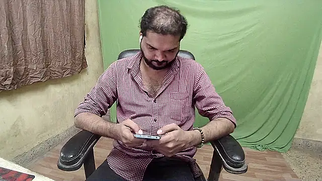 Snapshot of mynastyfuckerr chatting on 09/28/25, 04:03 mynastyfuckerr online show from 09/28/25, 04:03