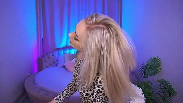 GraceCandy online show from 10/28/25, 09:36