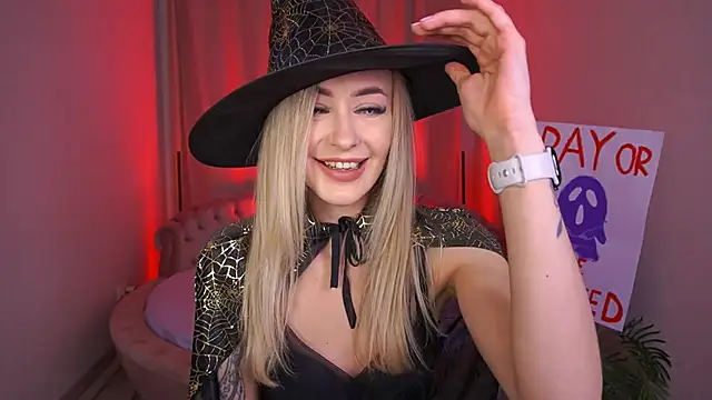 GraceCandy online show from 10/31/25, 11:00