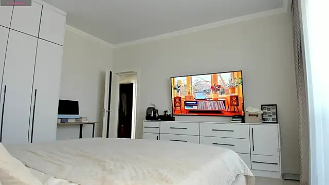  Miss Johansson  online show from 03/28/26, 12:39