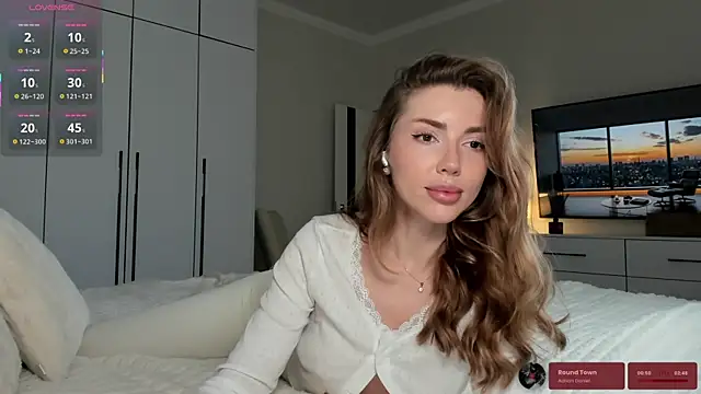 Snapshot of _Miss_Johansson_ chatting on 10/24/25, 12:37 Miss Johansson online show from 10/24/25, 12:37