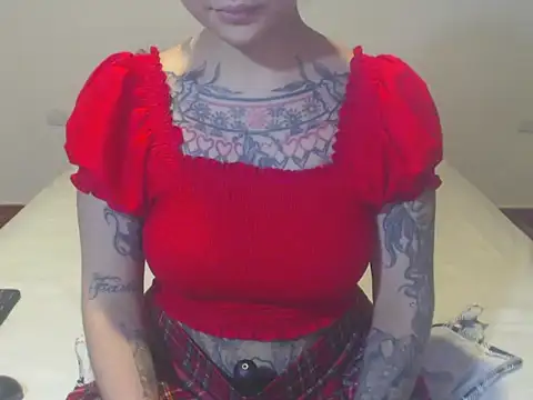Snapshot of Tattoodreams_lucy chatting on 01/10/25, 10:46 Tattoodreams lucy online show from 01/10/25, 10:46