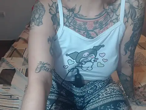 Snapshot of Tattoodreams_lucy chatting on 03/19/25, 05:17 Tattoodreams lucy online show from 03/19/25, 05:17