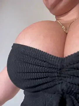 Snapshot of maymercy chatting on 01/08/26, 01:17 maymercy online show from 01/08/26, 01:17