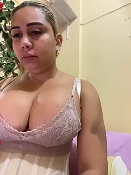 Snapshot of maymercy chatting on 02/04/26, 01:39 maymercy online show from 02/04/26, 01:39