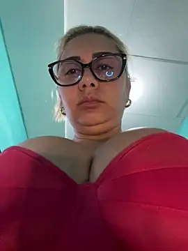 Snapshot of maymercy chatting on 01/13/26, 05:39 maymercy online show from 01/13/26, 05:39