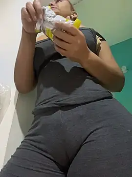 Snapshot of maymercy chatting on 02/25/26, 04:07 maymercy online show from 02/25/26, 04:07