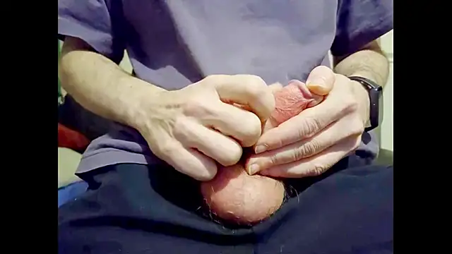 hairyuncut00 online show from 10/22/25, 12:43