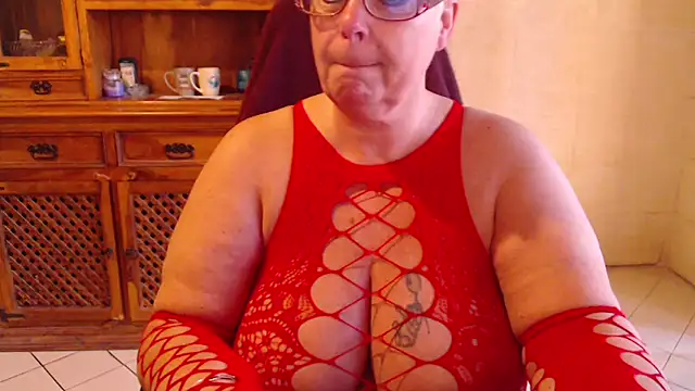 MISS LINDAH online show from 03/01/26, 06:24