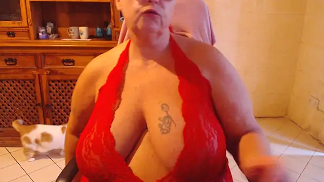 Snapshot of MISS_LINDAH chatting on 09/18/25, 05:10 MISS LINDAH online show from 09/18/25, 05:10