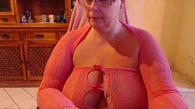 MISS LINDAH online show from 10/21/25, 05:40