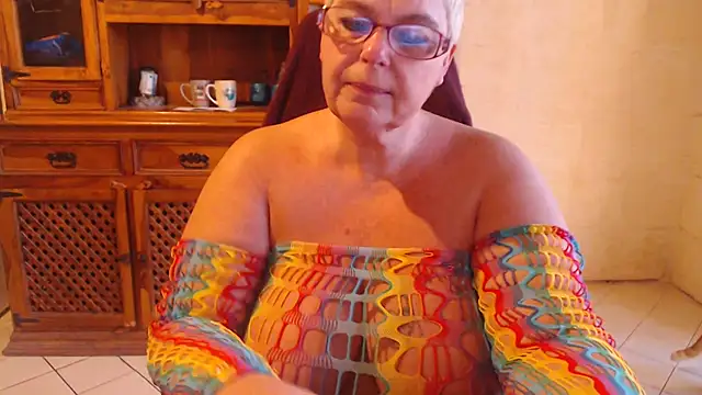 MISS LINDAH online show from 05/09/26, 05:11
