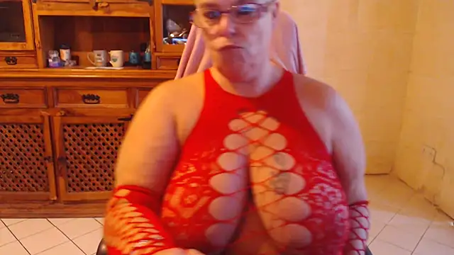 Snapshot of MISS_LINDAH chatting on 10/07/25, 05:19 MISS LINDAH online show from 10/07/25, 05:19