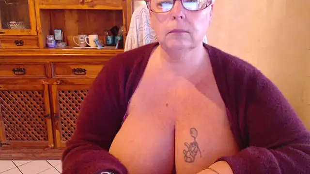 MISS LINDAH online show from 02/09/26, 06:44