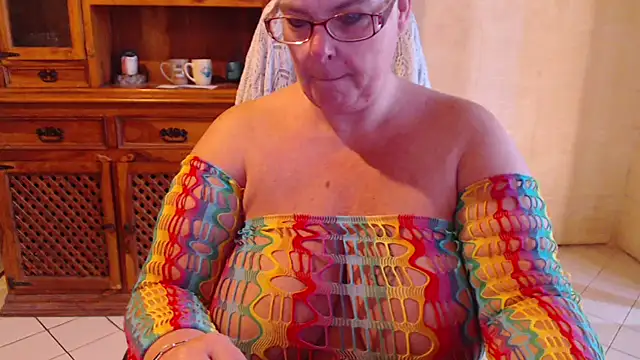 MISS LINDAH online show from 04/19/26, 05:19