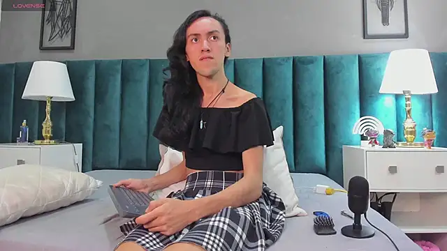 Snapshot of Karol_fenixx chatting on 02/06/25, 07:24 Karol fenixx online show from 02/06/25, 07:24