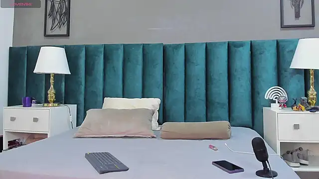 Snapshot of Karol_fenixx chatting on 02/13/25, 11:15 Karol fenixx online show from 02/13/25, 11:15