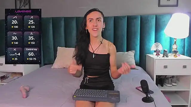 Snapshot of Karol_fenixx chatting on 02/10/25, 05:52 Karol fenixx online show from 02/10/25, 05:52