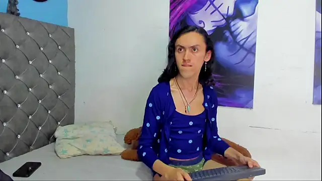 Snapshot of Karol_fenixx chatting on 09/14/25, 01:17 Karol fenixx online show from 09/14/25, 01:17