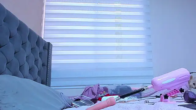 Imannejulienne online show from 03/06/26, 10:27