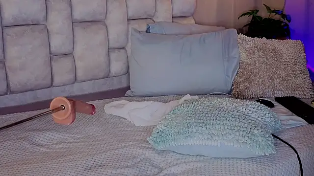 pamela reyes  online show from 11/28/25, 09:15