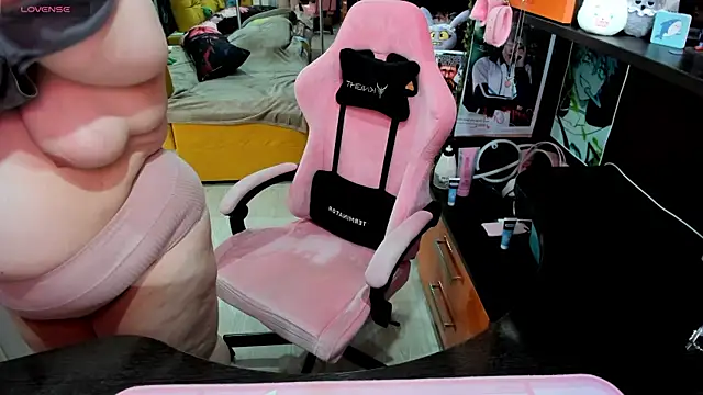 Softie Sofy online show from 04/14/26, 03:00