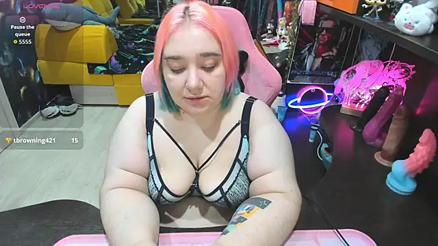 Softie Sofy online show from 12/19/25, 02:37