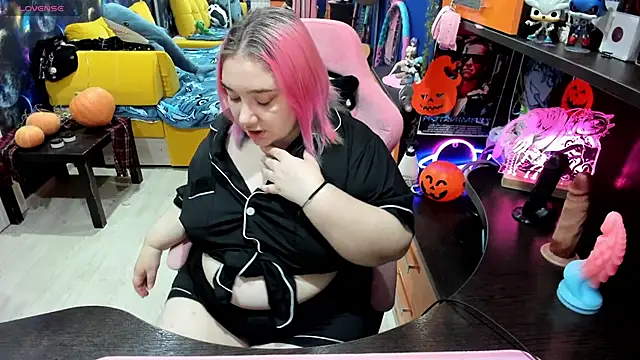 Softie Sofy online show from 10/30/25, 02:21