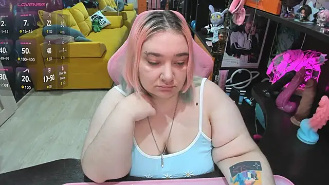 Softie Sofy online show from 06/06/26, 01:11