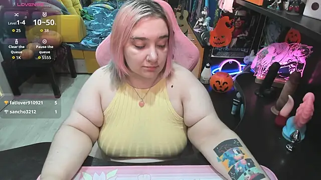 Softie Sofy online show from 10/25/25, 02:44