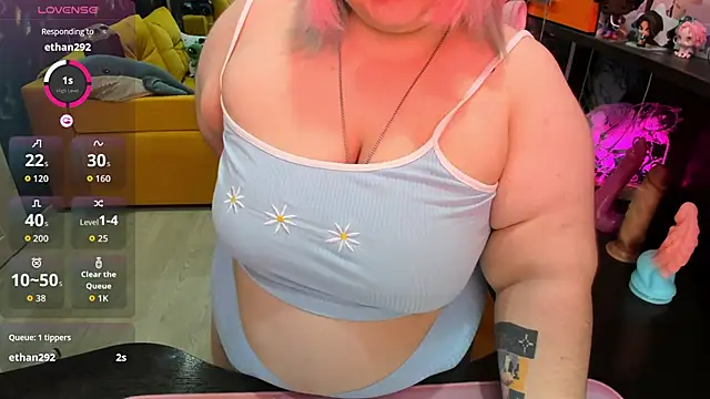 Snapshot of Softie_Sofy chatting on 06/16/26, 02:55 Softie Sofy online show from 06/16/26, 02:55