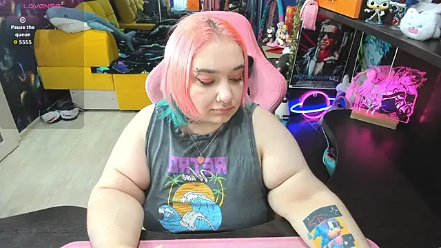 Softie Sofy online show from 12/17/25, 02:27