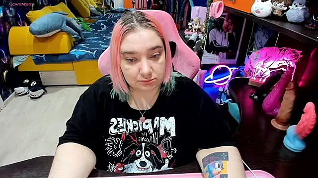 Softie Sofy online show from 02/28/26, 01:05