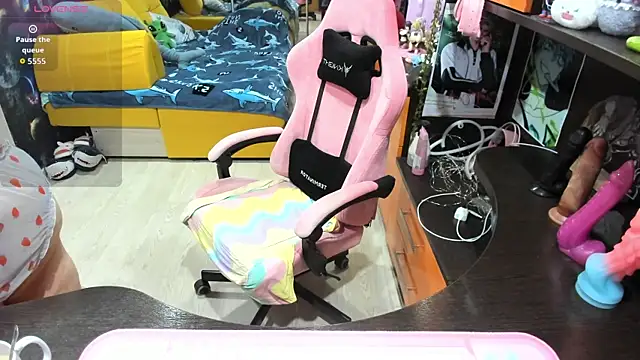 Softie Sofy online show from 02/17/26, 03:04