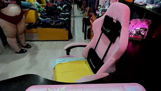 Softie Sofy online show from 04/07/26, 04:14