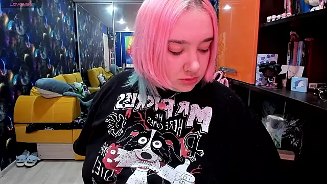 Softie Sofy online show from 04/18/26, 02:14