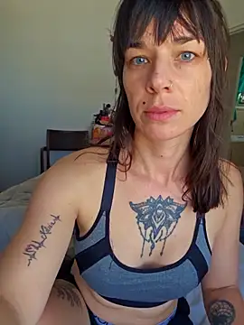 TassiTyne online show from 10/24/25, 02:16