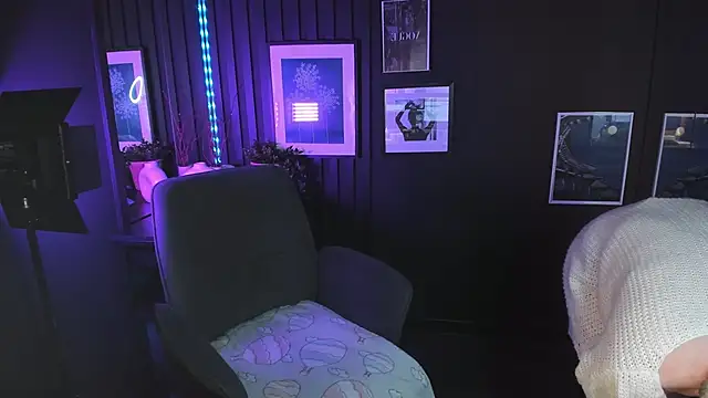 CarmenSoft online show from 11/04/25, 08:23