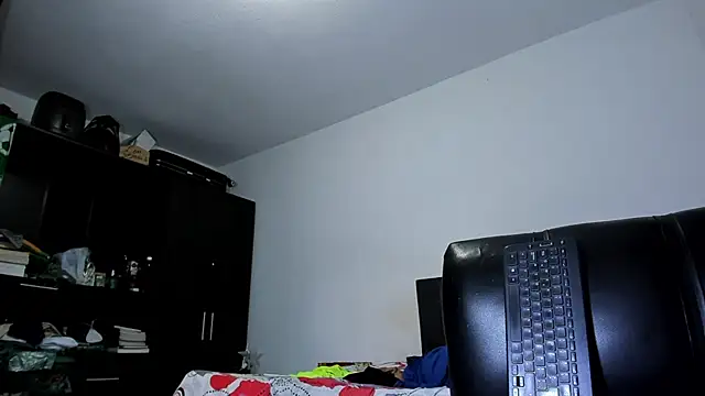 ares sexxx online show from 12/17/25, 10:04