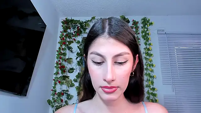 Snapshot of valeria_gonzales_ chatting on 02/18/25, 07:52 valeria gonzales online show from 02/18/25, 07:52