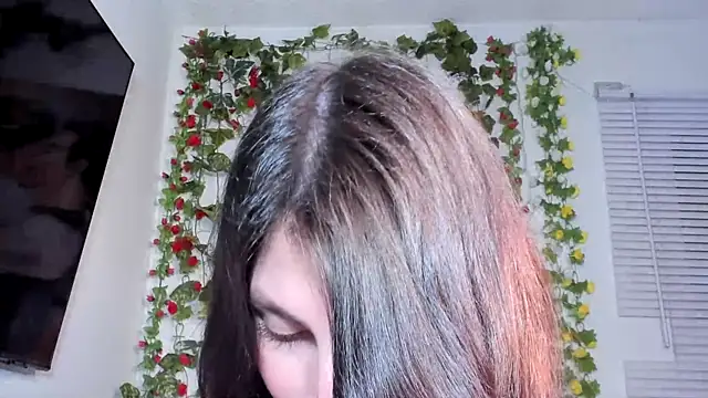 Snapshot of valeria_gonzales_ chatting on 02/27/25, 04:46 valeria gonzales online show from 02/27/25, 04:46