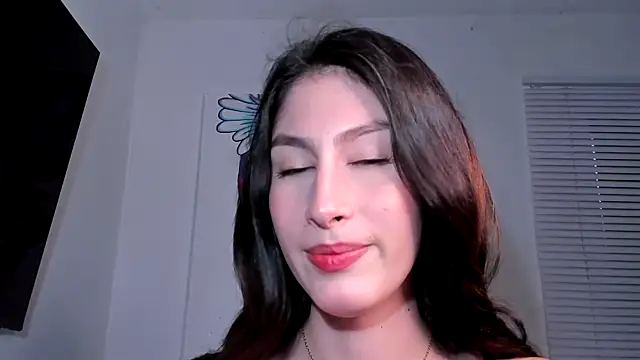 Snapshot of valeria_gonzales_ chatting on 02/27/25, 10:42 valeria gonzales online show from 02/27/25, 10:42