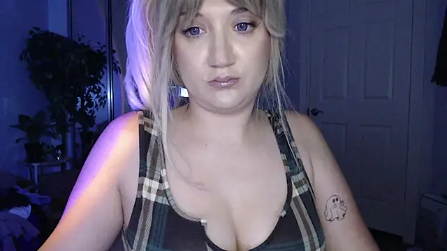 Snapshot of GoddessEmmy chatting on 06/17/26, 05:29 GoddessEmmy online show from 06/17/26, 05:29