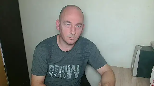 Johan   Barker online show from 12/15/25, 01:06