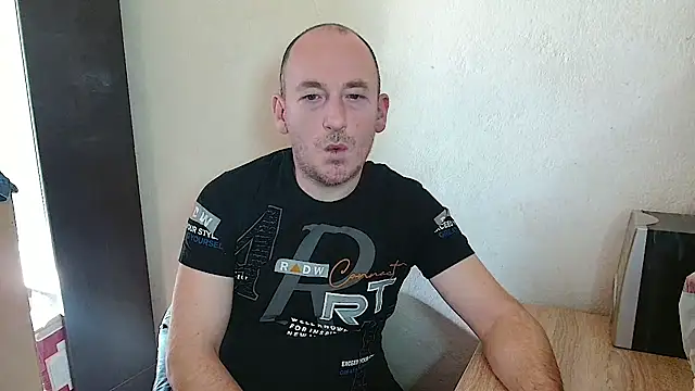 Johan   Barker online show from 01/12/26, 12:01