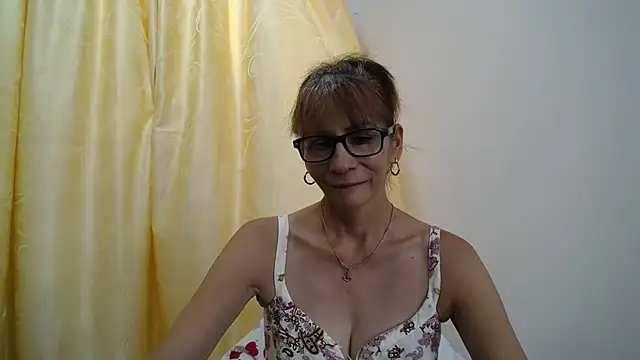 Snapshot of mommysexy16 chatting on 09/14/25, 04:07 mommysexy16 online show from 09/14/25, 04:07