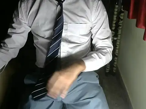 Snapshot of aloneboy1996 chatting on 09/29/25, 06:35 aloneboy1996 online show from 09/29/25, 06:35