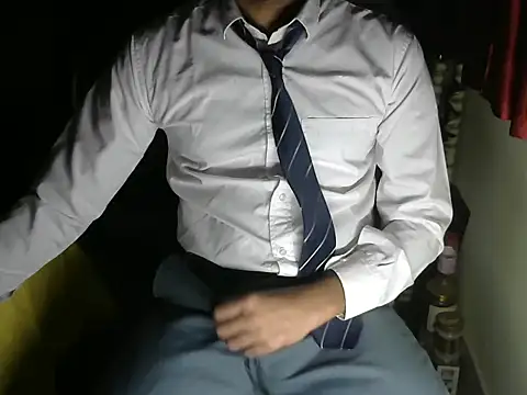 aloneboy1996 online show from 12/18/25, 06:23